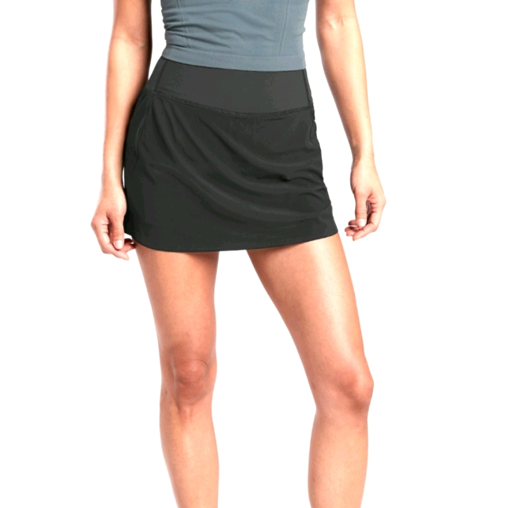 Black skort